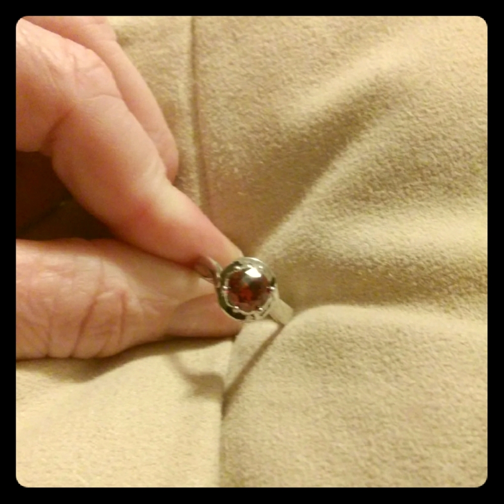 ◇New lab created garner ring. Sz8